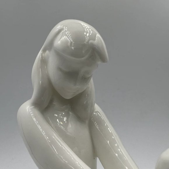 Royal Doulton Figurine Gift Of Friendship HN4446 White Bone China - 2002 - Picture 5 of 8